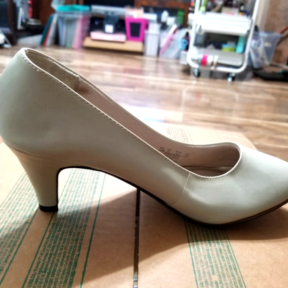 Life stride dress pump
